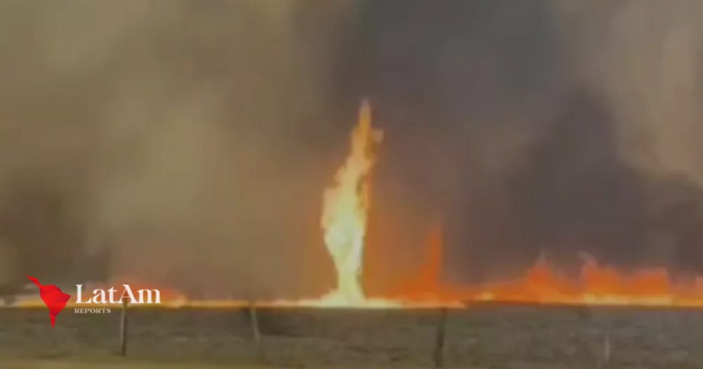 Redemoinhos de fogo se formam durante incêndio florestal que já devastou 11 mil hectares em MT