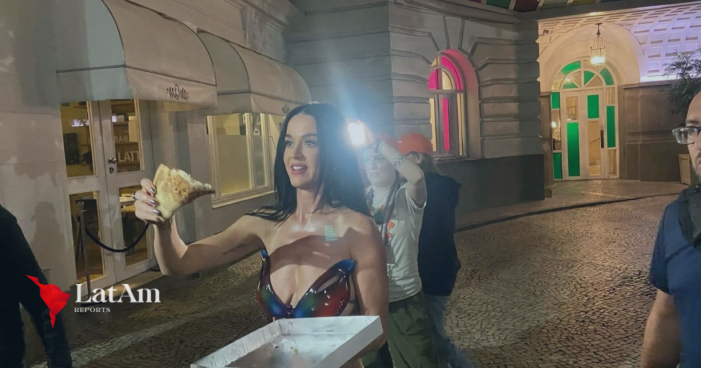 Katy Perry surpreende fãs no Rio com pizza na porta de hotel