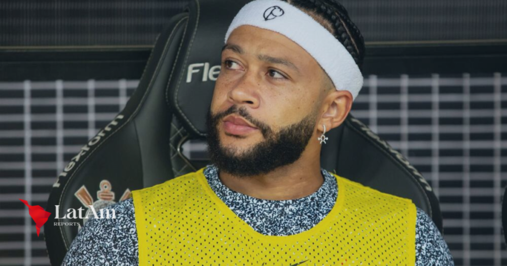 Memphis faz aulas de português na chegada ao Corinthians e quer conhecer mais do Brasil: "incrível"