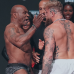 Mike Tyson dá tapa em Jake Paul durante encarada final e aumenta tensão pré-luta