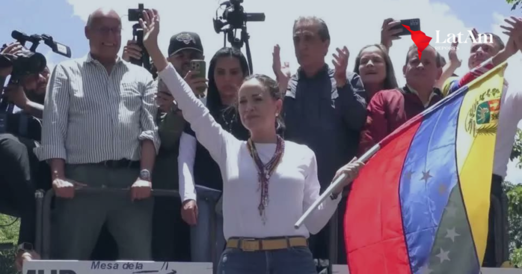 María Corina Machado comparece a protesto da oposição em Caracas