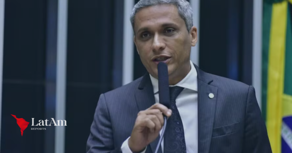 Deputado Gustavo Gayer é alvo de operação da PF por suspeita de desvio de verbas públicas