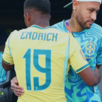 Endrick desabafa no banco e conversa com Neymar durante empate do Brasil na estreia da Copa