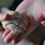 Licença-paternidade ampliada: o que muda com a nova lei sancionada por Lula