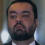 PF faz buscas na casa de Cláudio Castro por suposta ligação com fraude bilionária da Refit