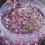 Anvisa alerta: glitter com plástico não pode ser usado em bolos e doces