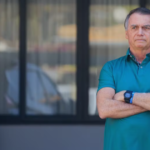 Polícia Civil ouve Bolsonaro sobre arma apreendida durante blitz no DF