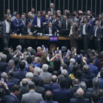 Câmara aprova corte de benefícios fiscais e eleva tributação sobre bets, fintechs e JCP