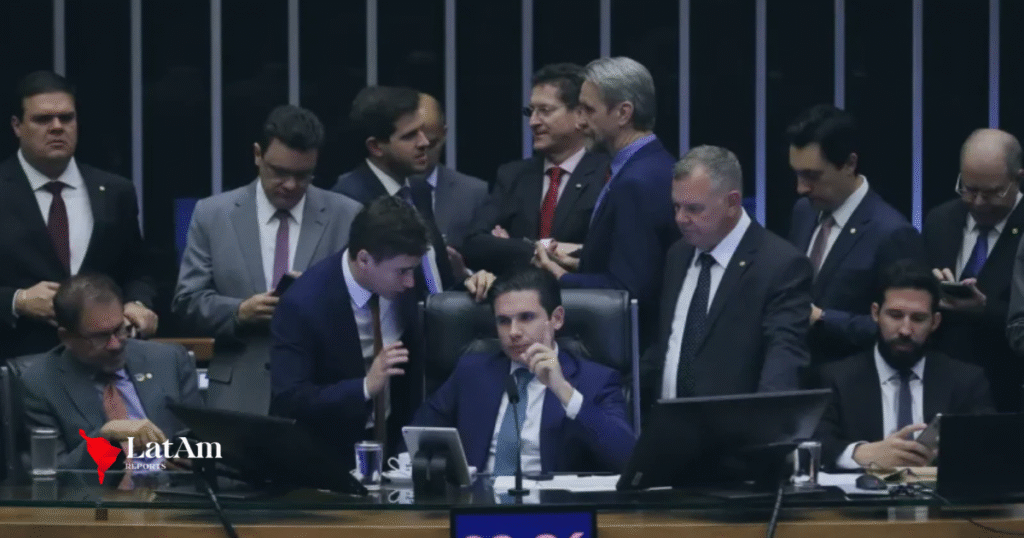 Câmara aprova PEC da Blindagem e reintegra voto secreto para processos contra parlamentares