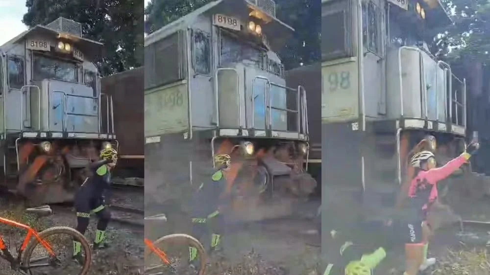 Ciclista é atingida por trem