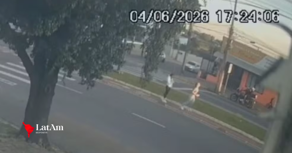 Ciclista morre após colisão em ciclovia e polícia investiga mulheres que tiravam fotos no local