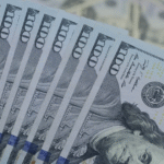 Dólar recua com possível trégua entre EUA e China e mercado reage a dados de emprego