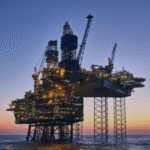 Tensão no Oriente Médio dispara o petróleo em 8% e derruba bolsas globais