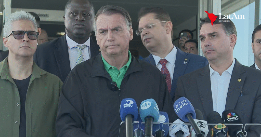 Bolsonaro diz ser inocente e defende que Eduardo permaneça nos EUA: “Se voltar, será preso”