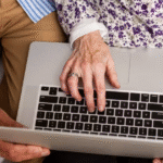 Uso da internet cresce entre idosos e já alcança 69%, aponta IBGE