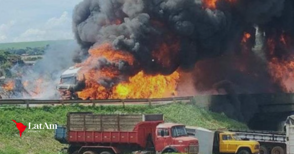 Caminhão-tanque explode após colisão e provoca incêndio de grandes proporções na PR-092, no Paraná