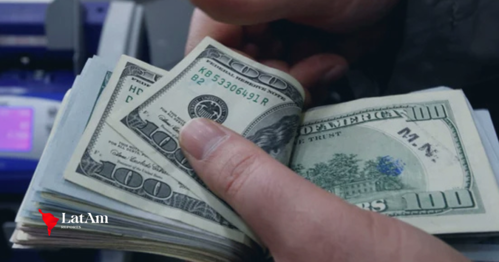 Dólar sobe para R$ 5,43 em dia de cautela política e expectativa pela Superquarta