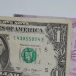 Dólar avança a R$ 5,16 e Ibovespa sobe com disparada do petróleo em meio à tensão no Oriente Médio