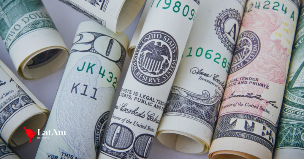 Dólar cai abaixo de R$ 5,20 enquanto mercado aguarda decisões de juros; Ibovespa ultrapassa 184 mil pontos