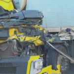 Engavetamento com caminhões que transportavam ovos fecha pista da Via Dutra no RJ