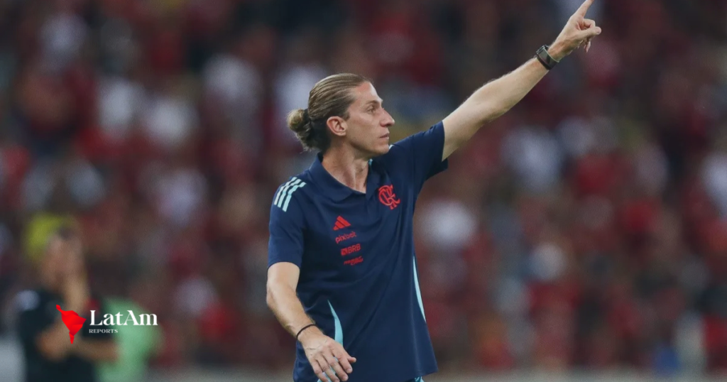 Flamengo renova com Filipe Luís até 2027 após negociação prolongada
