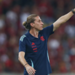 Flamengo renova com Filipe Luís até 2027 após negociação prolongada