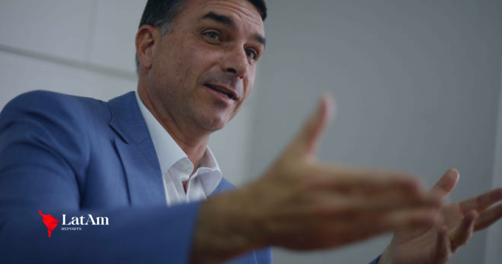 Flávio Bolsonaro diz à Folha que derrota de Lula em 2026 é condição para evitar prisão de seu pai