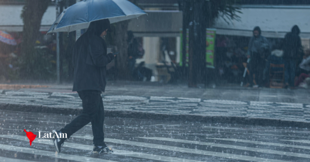 Frente fria avança sobre o Sudeste com chuva forte; tempo fica instável em quase todo o Brasil