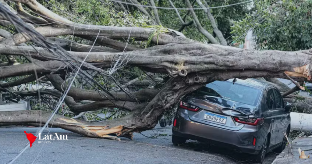 Quase 1,5 milhão de imóveis seguem sem energia após ventania na Grande SP