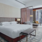 Hotel bancado por Vorcaro para Ciro Nogueira em Nova York tem diárias de até R$ 136 mil