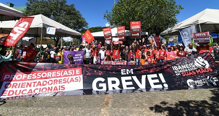 Greve dos professores deve ser encerrada