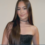 Jovem influenciadora de 16 anos vira assunto nas redes após aprovação em Medicina
