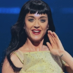 Katy Perry emociona fã em Curitiba ao atender pedido especial durante show