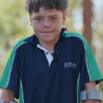 Menino nada por quatro horas para salvar mãe e irmãos após serem levados ao mar