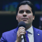 Ministro André Fufuca é afastado do Progressistas após decidir permanecer no governo Lula