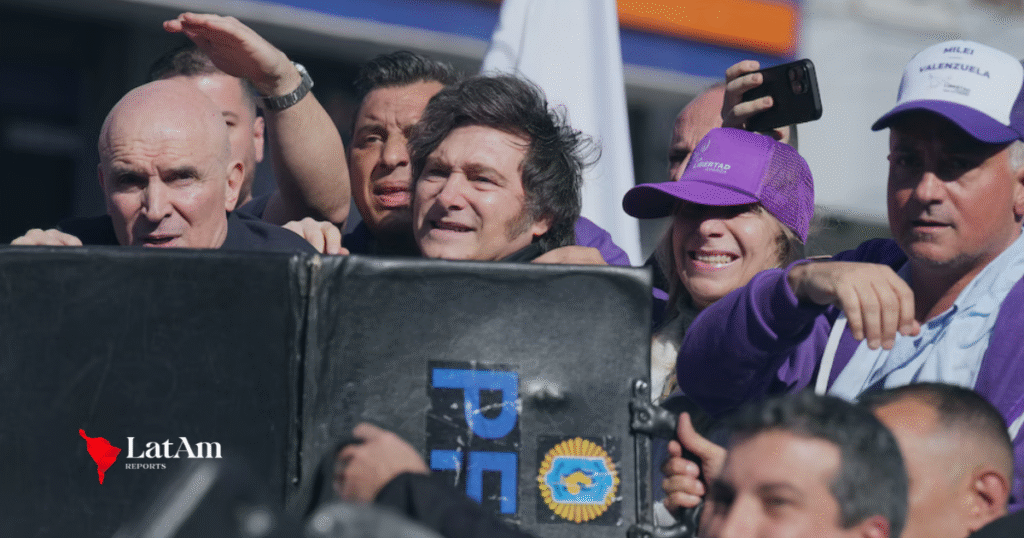 Pedras atingem caravana de Javier Milei e encurtam ato na Grande Buenos Aires