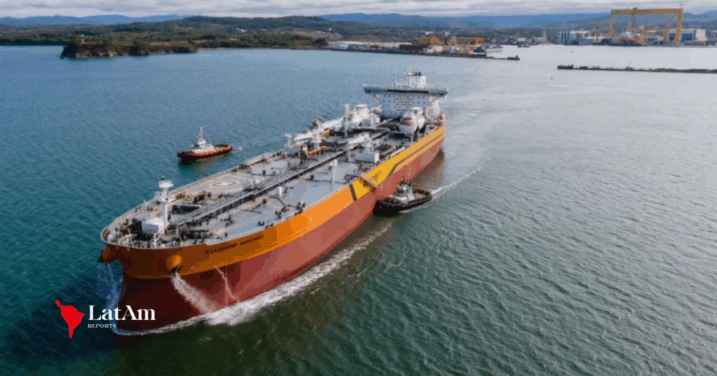 Petróleo dispara mais de 5% após sanções dos EUA contra petrolíferas russas