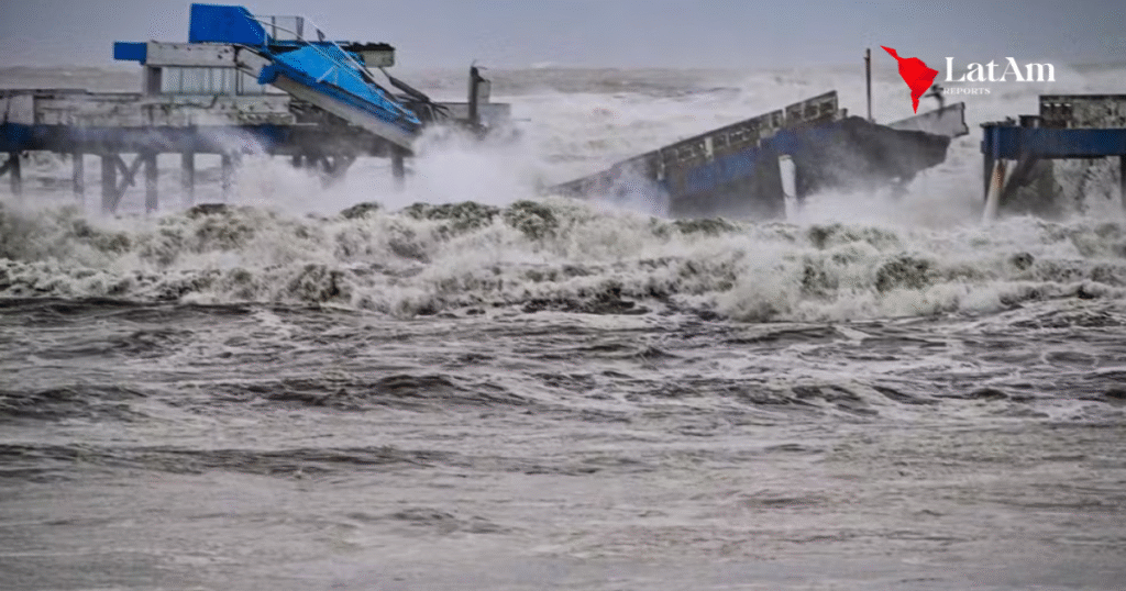 Ciclone extratropical causa destruição no RS: píer desaba, casas são destelhadas e mais de 200 mil ficam sem luz