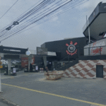 Postos com marca do Corinthians pertencem a alvos de megaoperação contra o PCC; clube diz acompanhar investigação