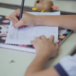 Pré-escola obrigatória há mais de uma década ainda não chega a 329 mil crianças no Brasil