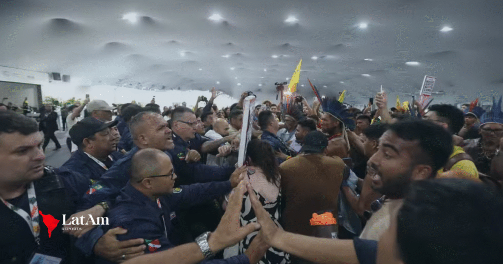 Protesto no segundo dia da COP30 deixa segurança ferido e bloqueia saída na área principal