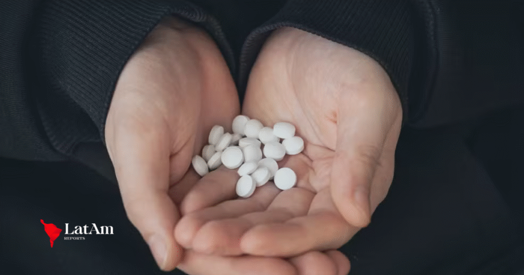 Seis adolescentes passam mal em escola após ingerirem medicamento controlado em São Paulo