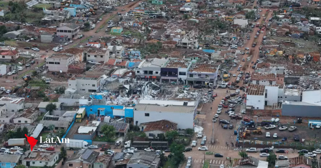 Três tornados com ventos de até 330 km/h atingem o Paraná e deixam rastro de destruição