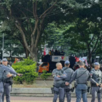 Vereadores trocam agressões com estudantes em protesto de universitários no Centro de São Paulo