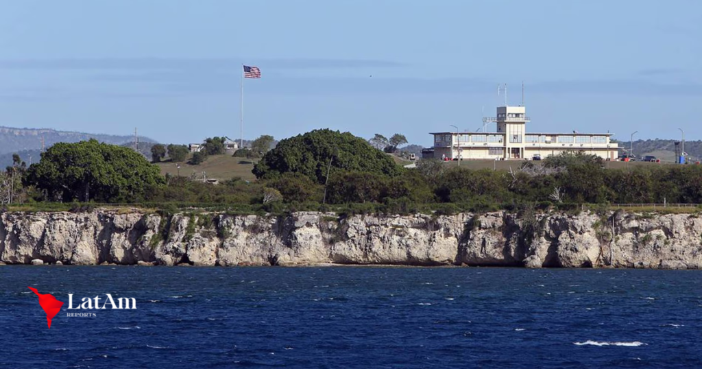 Trump ordena la apertura de un centro de detención para inmigrantes en Guantánamo