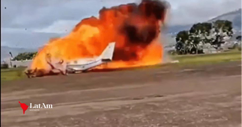 Avión pequeño se estrella y explota durante el despegue en Venezuela