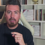 Brasileño relata cómo evitó por segundos el avión que aterrizó sobre un coche en una autopista de Florida