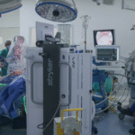 Cámaras guiadas por IA permiten cirugía en solitario en Chile y marcan un paso hacia la automatización médica