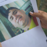 (...) fue deportado desde Estados Unidos y está detenido en una prisión de alta seguridad en El Salvador. Según ella, no hay...