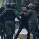 Gobierno de Venezuela niega operación internacional de rescate tras salida de opositores hacia EE.UU.